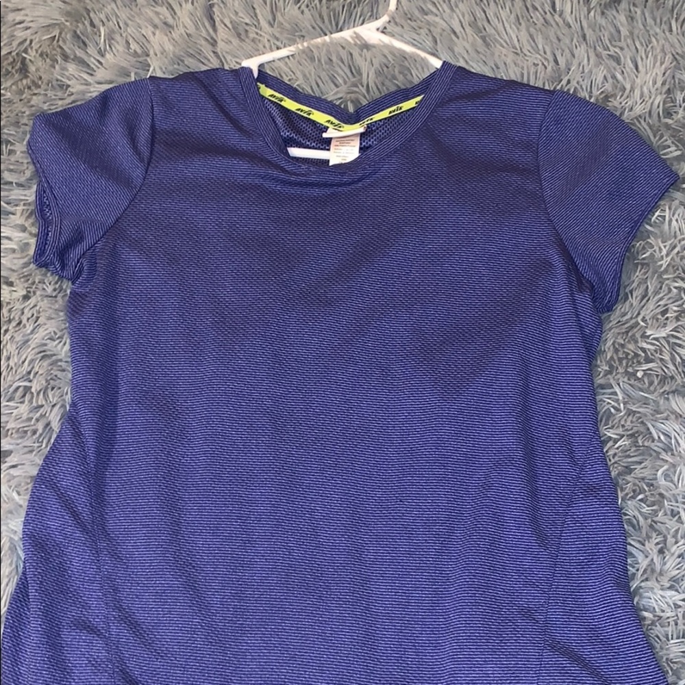 A tee shirt